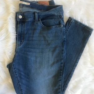 ⚡️Levi’s 711 skinny 18W